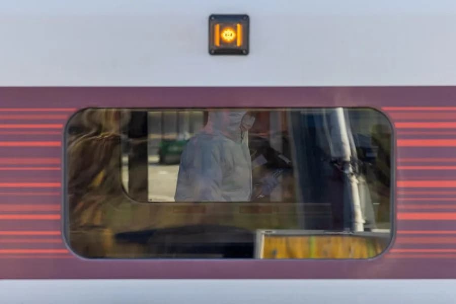 Masovno ubadanje nožem u vozu Doncaster–King's Cross: uhapšena dvojica, policija isključuje terorizam