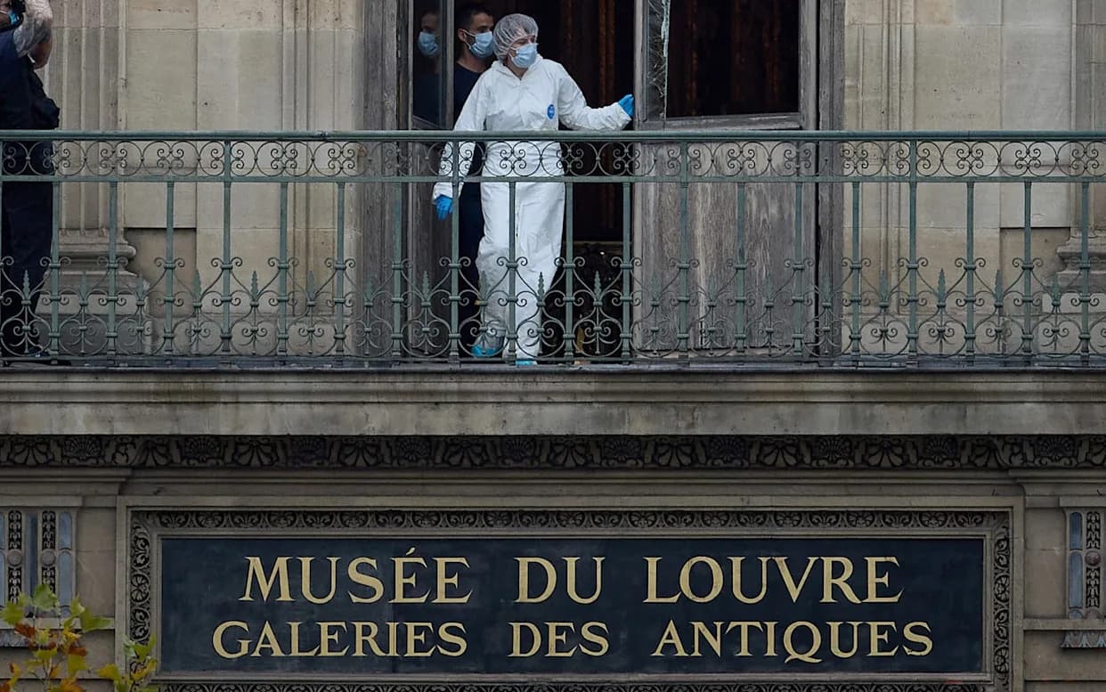 Sedam minuta u Luvru: kako je nestalo blago od €88M, ko su osumnjičeni i zašto je bezbednost pod kritikama