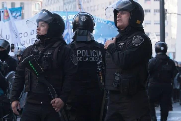 FBI upozorio — uhapšen 16-godišnjak iz Buenos Airesa zbog plana napada na bivšu školu