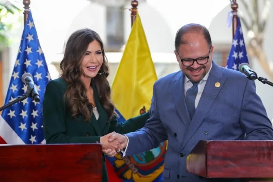 Noboa i Kristi Noem obišli Mantu — Ekvador razmatra povratak američke vojne baze