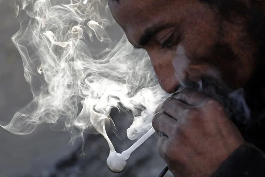 UN upozorava: manji uzgoj opijuma u Avganistanu, ali krijumčarenje i sintetičke droge rastu