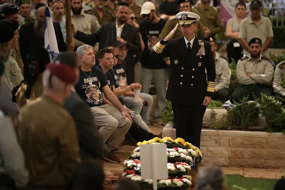 Stotine ljudi na vojnoj sahrani Omera Neutre — posmrtni ostaci vraćeni u okviru primirja