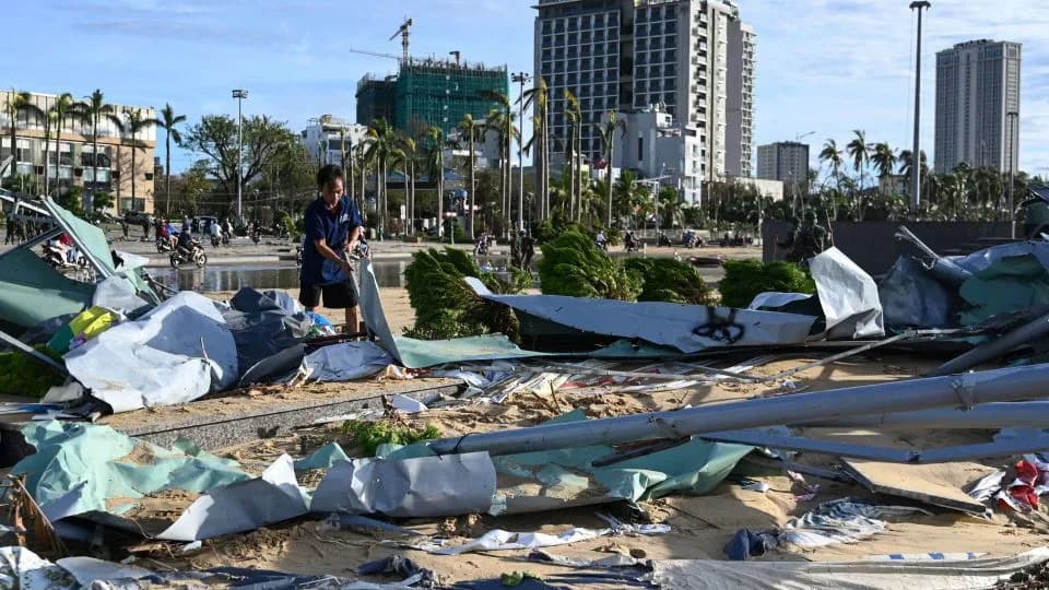 Tajfun Kalmaegi poharao Filipine, potom pogodio Vijetnam — skoro 200 mrtvih, stotine hiljada evakuisanih