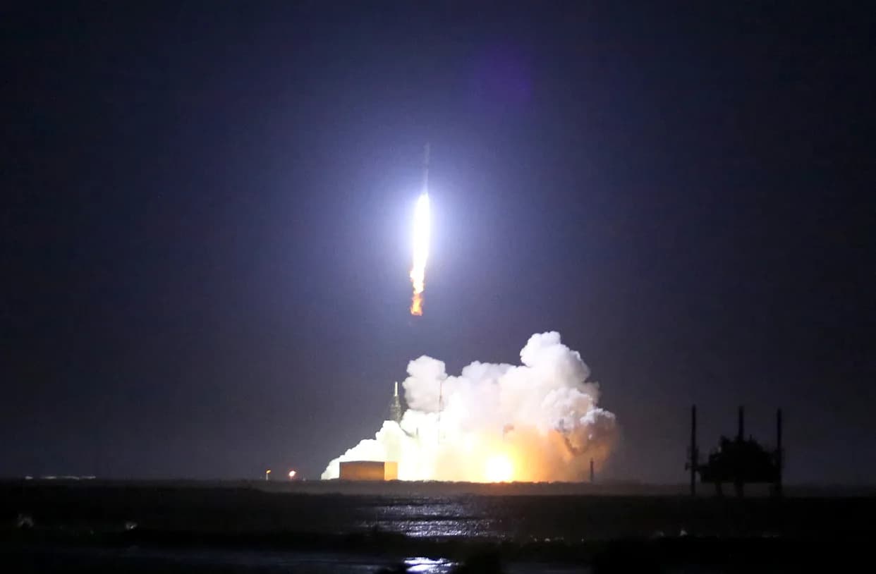 Vreme, brod i problemi na rampi odložili lansiranje New Glenn — novi pokušaj moguć u ponedeljak