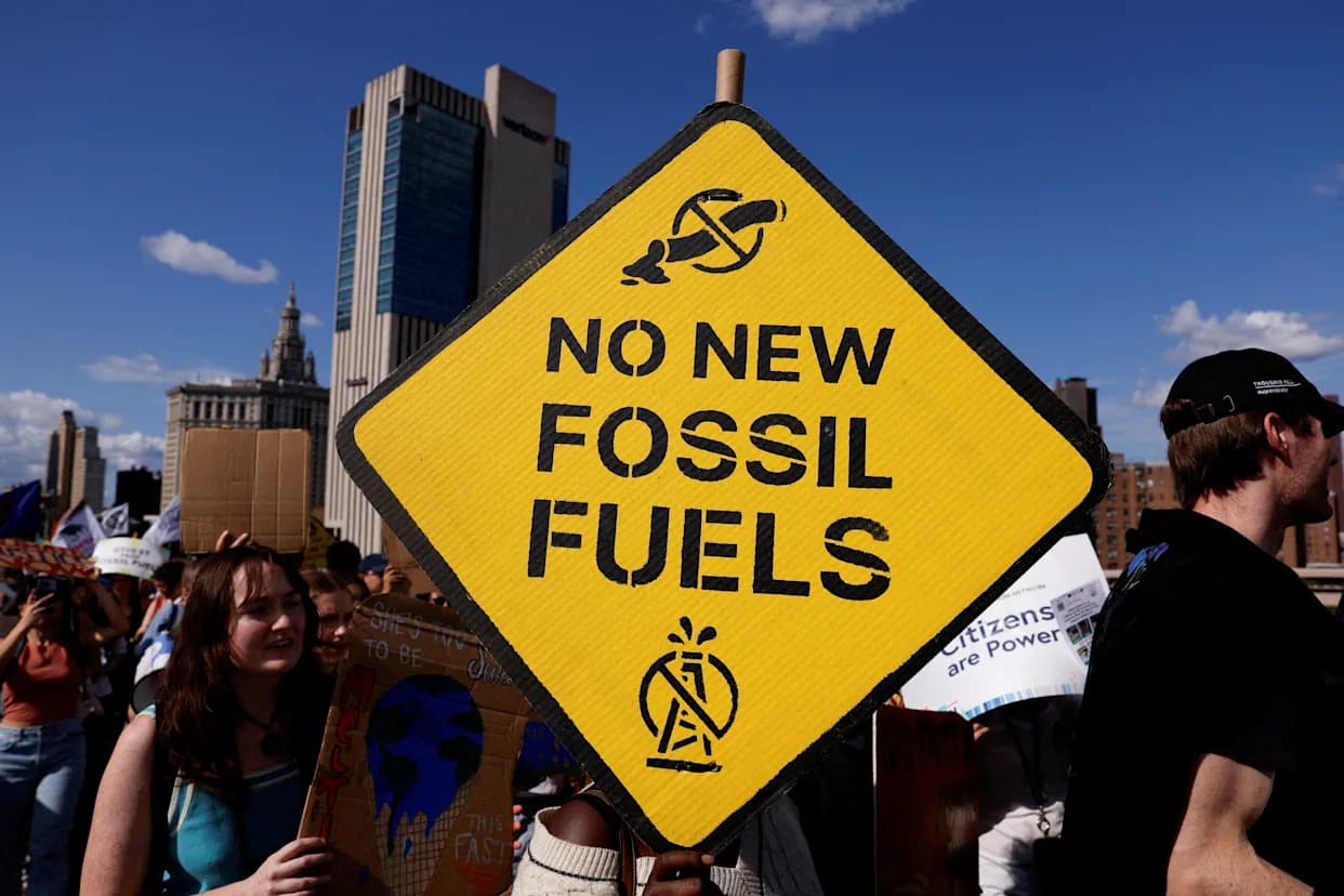 Amnesty: „Opsesija“ fosilnim gorivima ugrožava 2 milijarde ljudi — zahtev za hitan prekid ere fosila