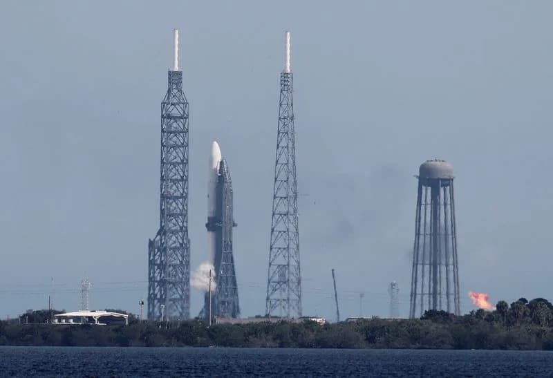 Geomagnetska oluja zaustavila New Glenn — NASA odložila lansiranje satelita EscaPADE ka Marsu