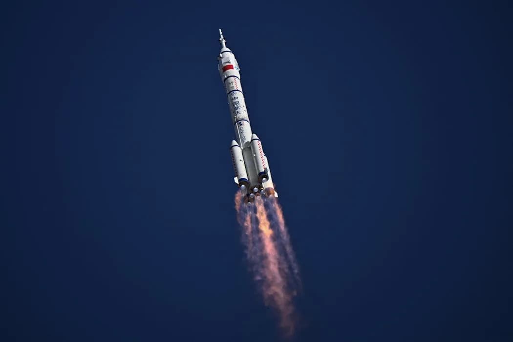 Svemirski otpad pogodio Shenzhou‑20 — poziv na međunarodnu saradnju oko bezbednosti u orbiti