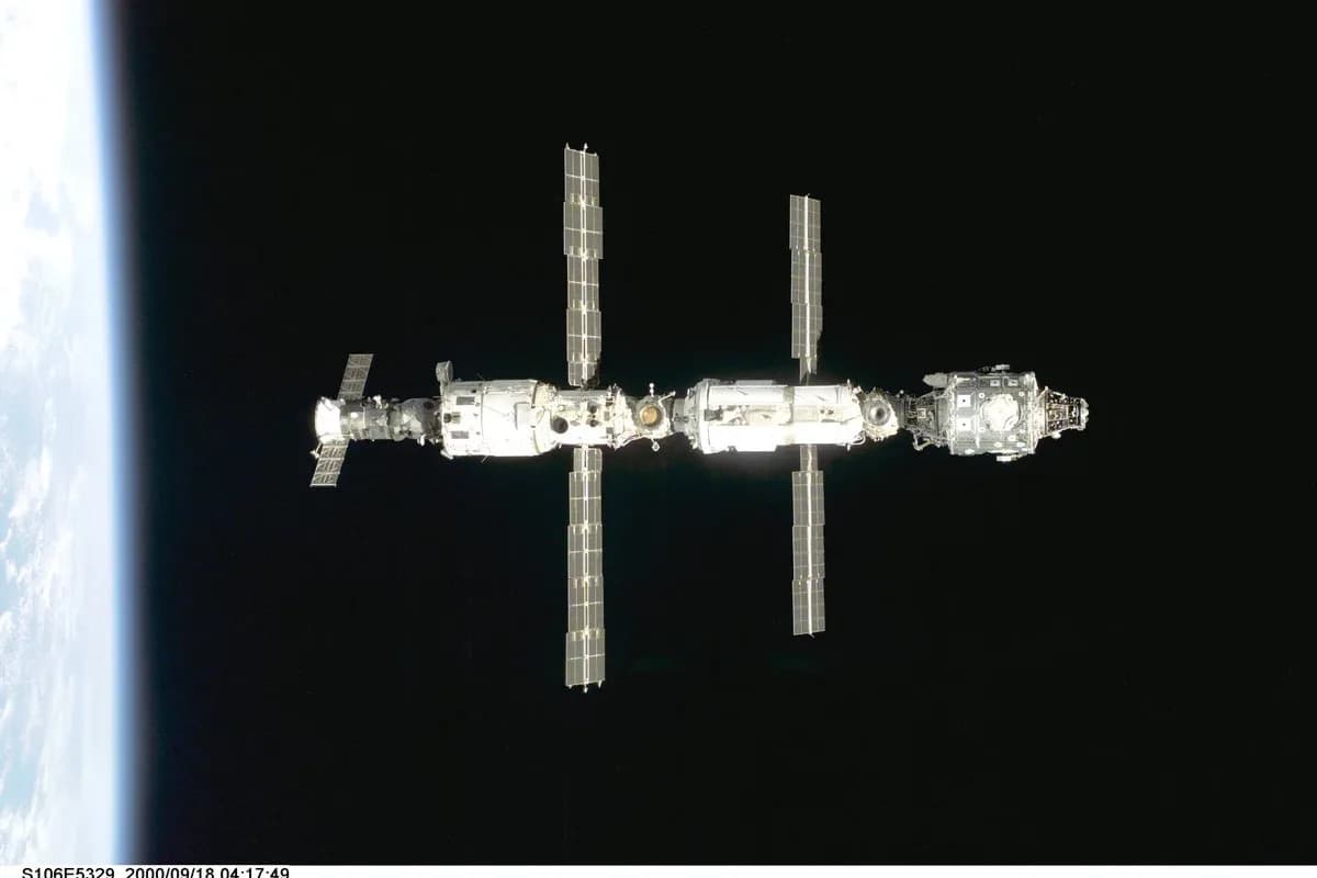 Sunčeva „kanibalska“ oluja primorala astronaute na ISS da prespavaju u laboratoriji — aurore viđene širom sveta