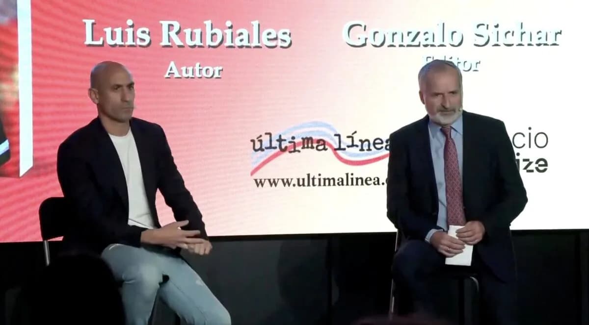 Ujak gađao Luisа Rubialesa jajima na promociji knjige «Matar a Rubiales»