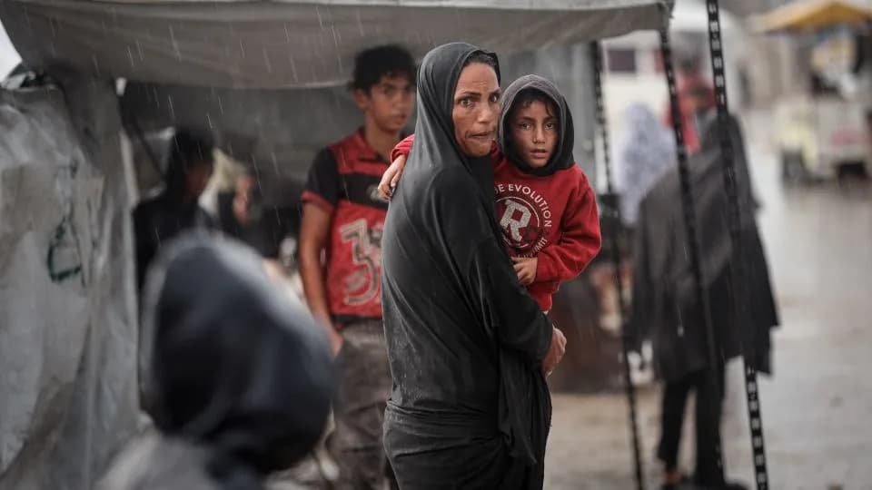Obilne noćne padavine potopile kampove raseljenih u Gazi — stotine hitnih poziva, resursi iscrpljeni