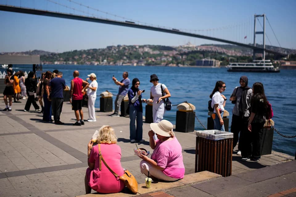 Tragedija u Ortaköyu: majka i dvoje dece preminuli nakon konzumiranja ulične hrane, otac u kritičnom stanju