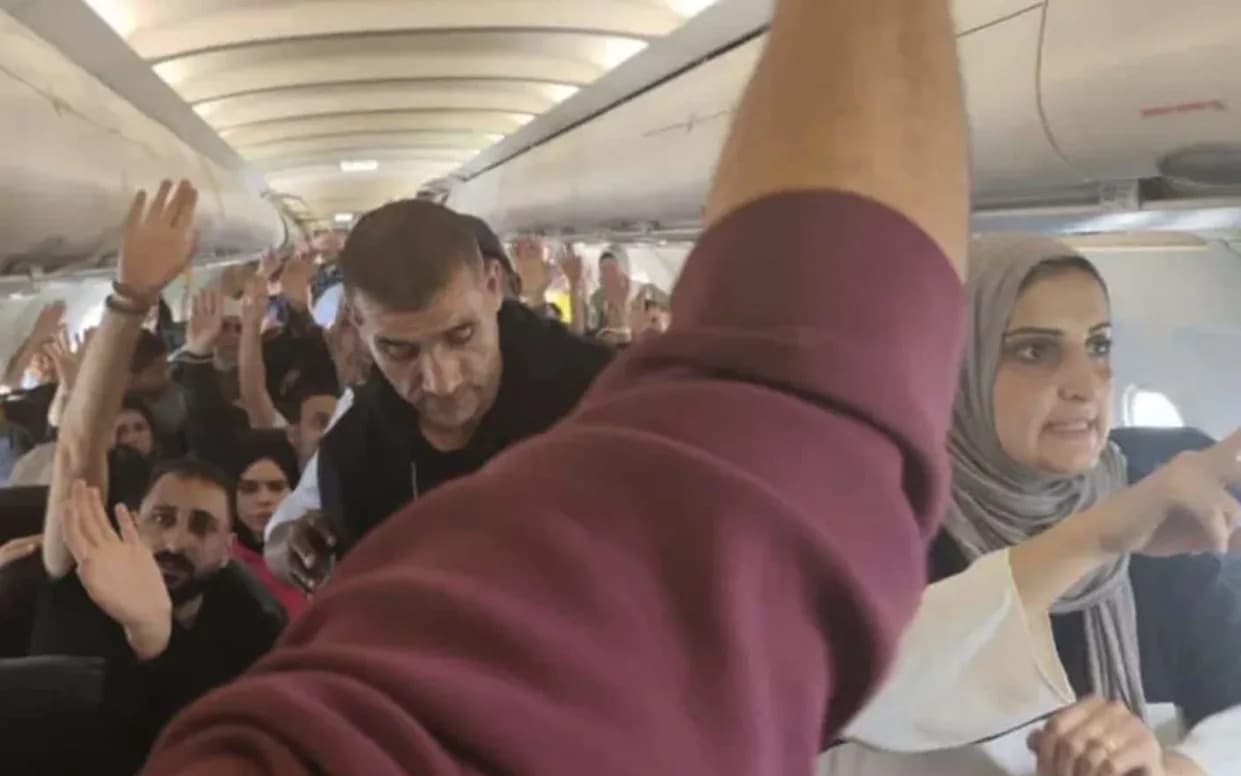 Misteriozni čarter iz Gaze: 153 Palestinca sletelo u Johanesburg — putnici zadržani 12 sati, Južna Afrika pokreće istragu