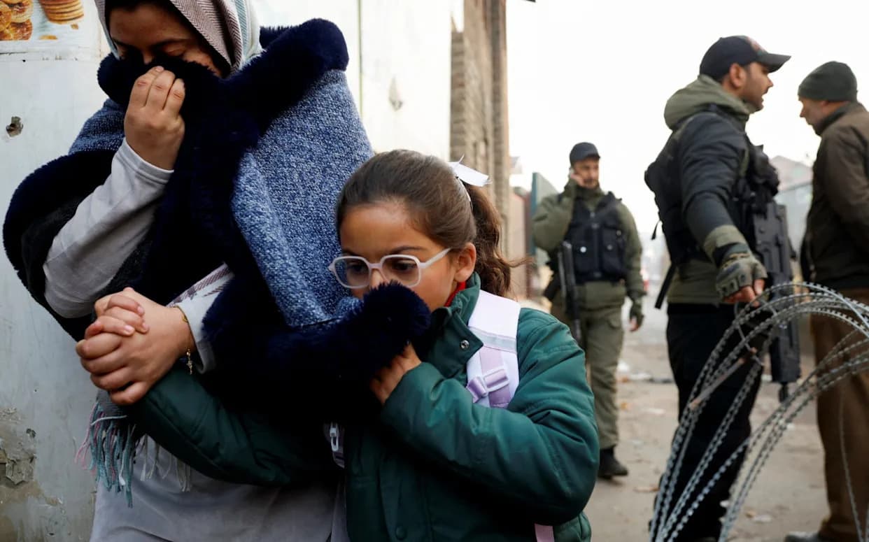 Eksplozija u policijskoj stanici u Kašmiru: 9 poginulih, 32 povređena — sumnje u rukovanju zaplenjenim eksplozivom