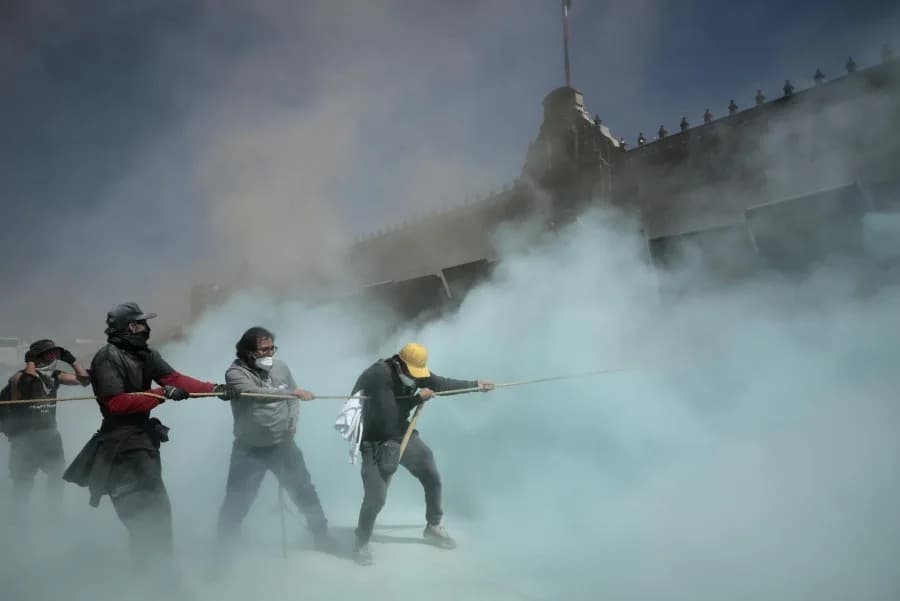 Nasilje na protestima Gen Z u Meksiko Sitiju — desetine povređenih, oko 20 privedenih