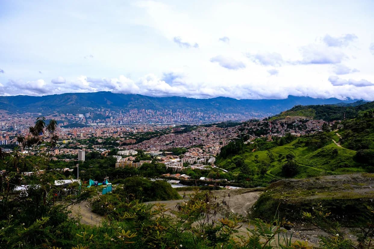 La Escombrera: porodice nestalih u Medeljinu dobijaju nadu dok traju ekshumacije