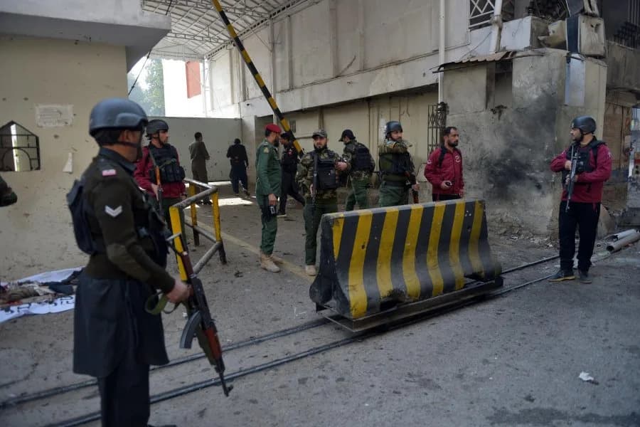 Samoubilački napad u Pešavaru: trojica pripadnika Federalne konstalacije ubijena, 12 povređeno