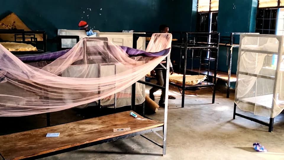 U Nigeriji oteto 303 učenika iz internata — među njima i deca stara svega 5 godina