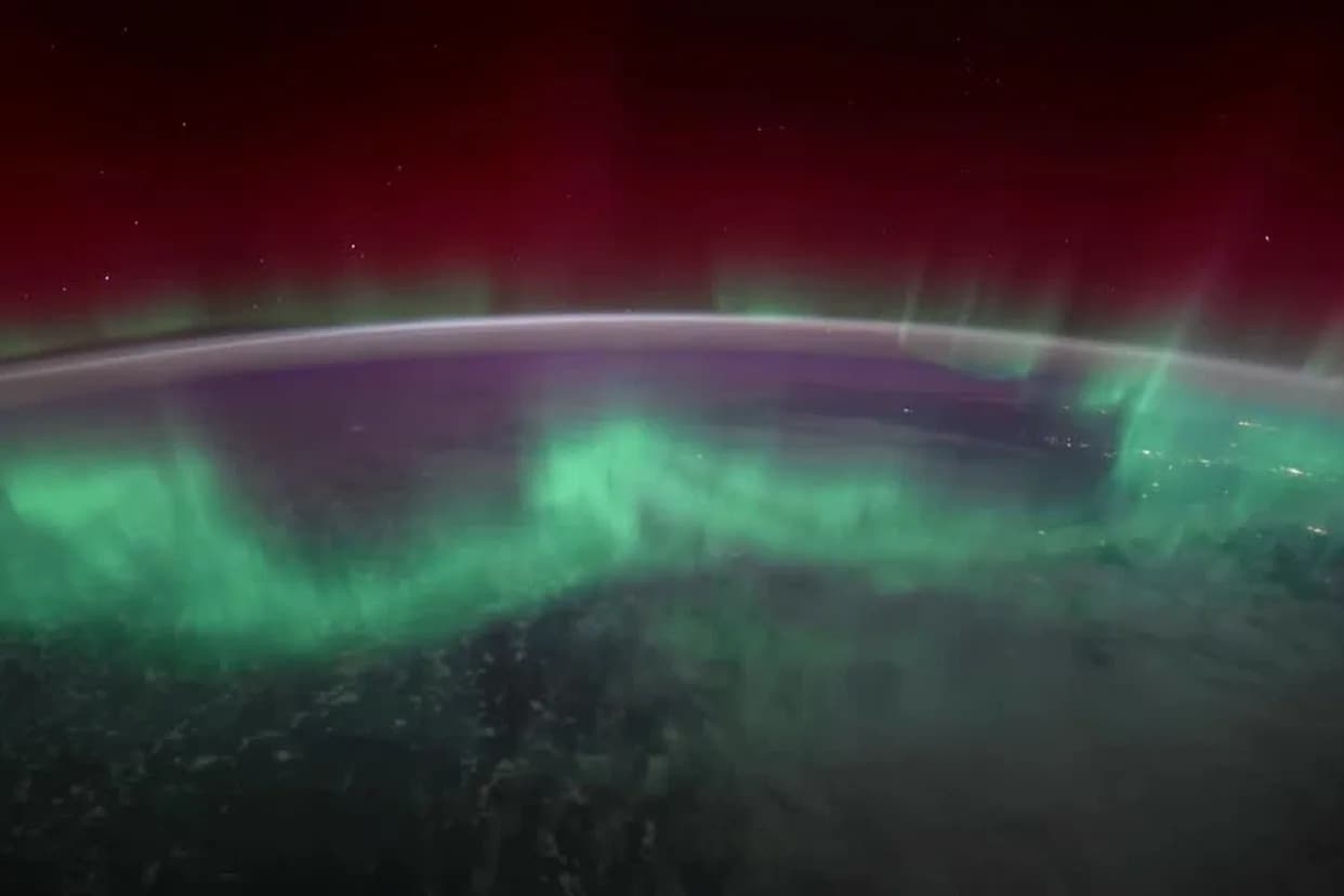 Astronautkinja Zena Cardman snimila spektakularnu severnu svetlost iz orbite: pokušajte da uočite Hjuston