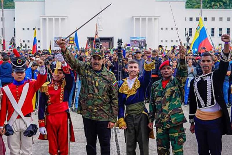 Maduro mačem Bolivara: „Branićemo svaki pedalj zemlje od američke agresije“