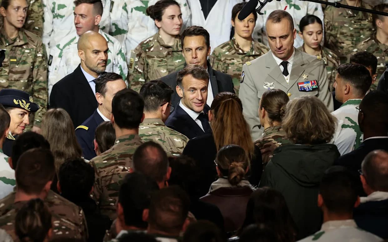 Francuska uvodi dobrovoljnu nacionalnu službu — Makron ostavlja mogućnost obavezne mobilizacije