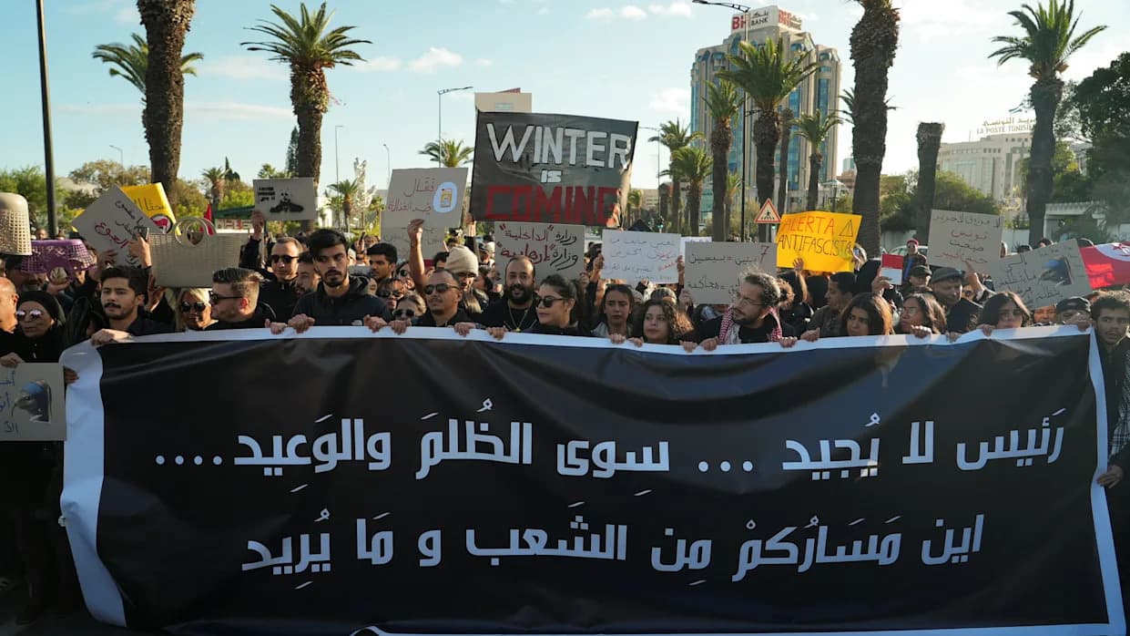 Chaima Issa privedena tokom protesta u Tunisu nakon presuda do 45 godina