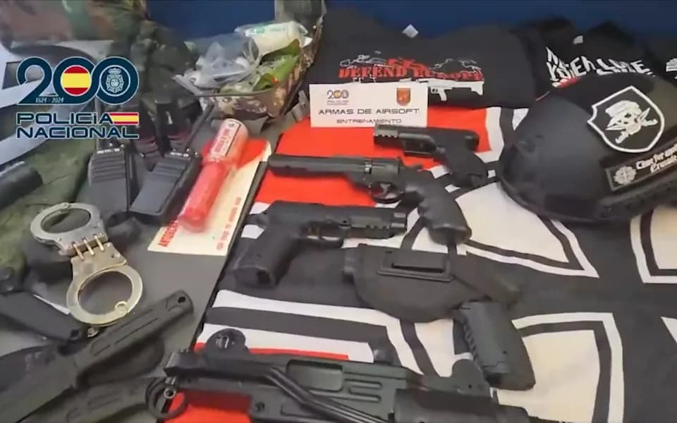 Španska policija razbila ćeliju neonacističke grupe "The Base": trojica uhapšena, zaplenjen arsenal