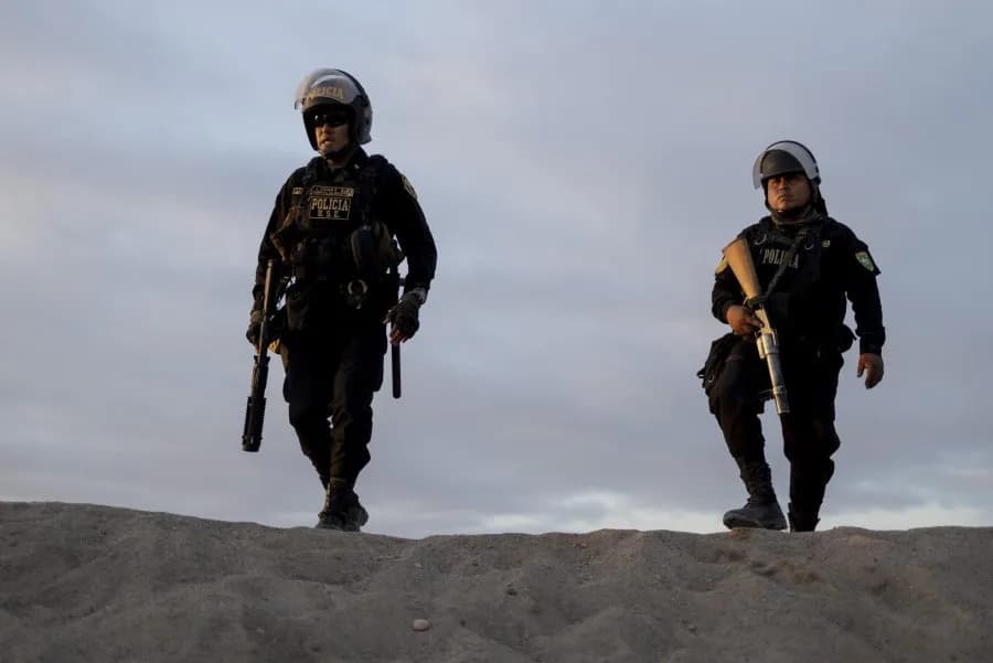 Peru militarizovao granicu sa Čileom — stotine migranata zaglavljeno na prelazu