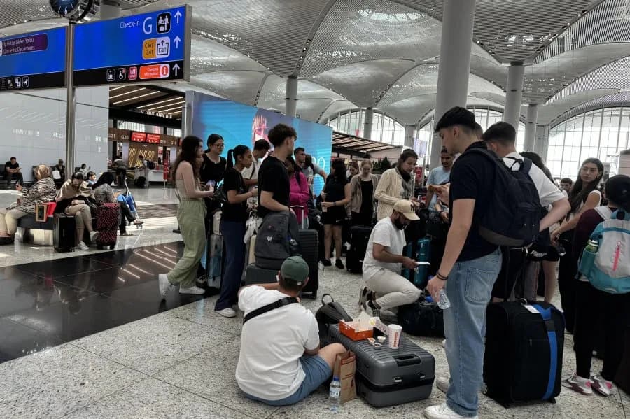 Aerodrom u Edinburgu ponovo otvoren nakon sat vremena zatvaranja piste zbog IT-kvara