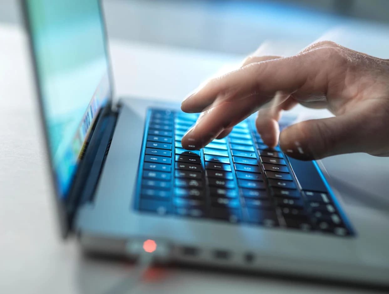 Kriza u AI Istraživanjima: Masa Radova I Pitanja O Kvalitetu—Student Tvrdio Da Je Autor 113 Radova, Potom Rekao Da Je Nadgledao 131