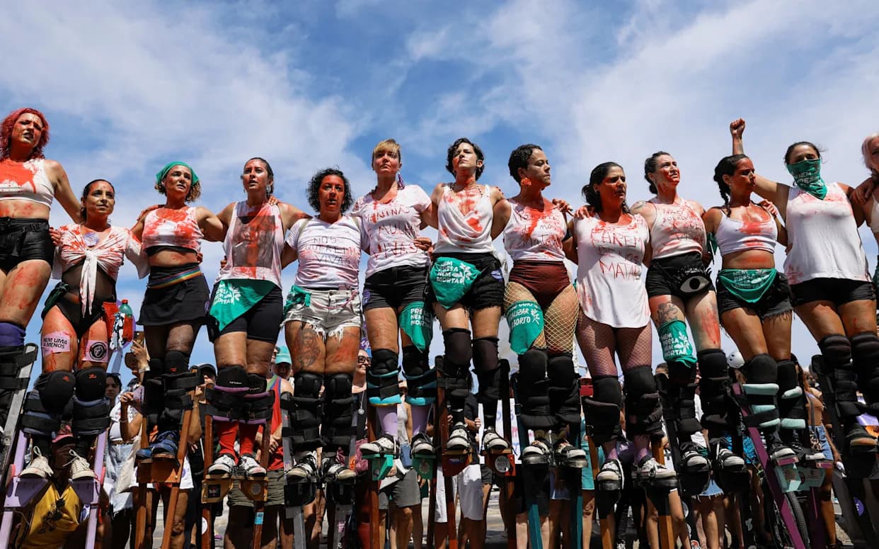 „Prestanite da nas ubijate“: Desetine hiljada ljudi protestovale u Brazilu protiv femicida