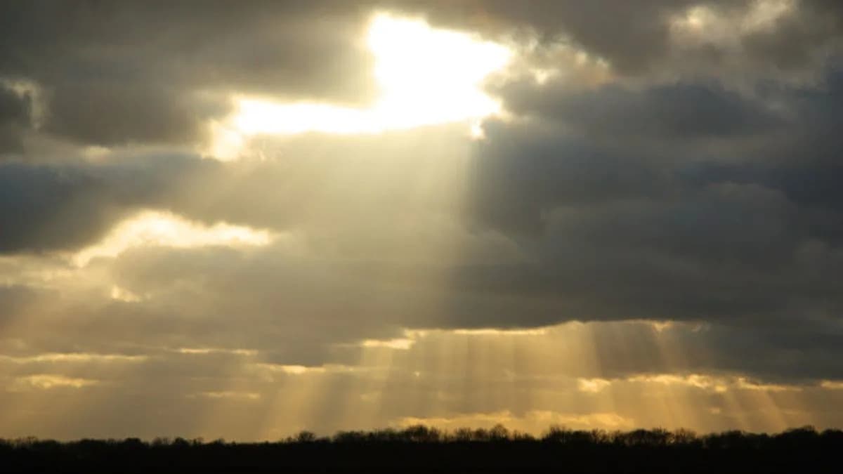 Provera činjenica: Mogu Li UV Zraci Biti Jači Na Oblačne Dane? Šta Kažu Nauka
