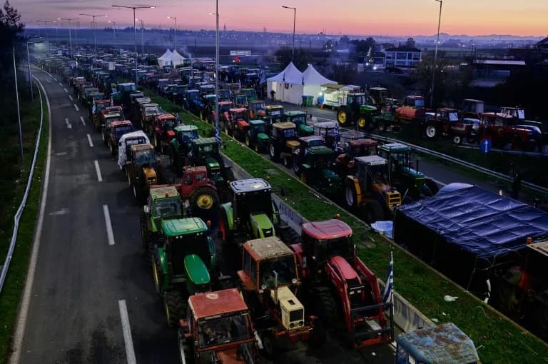 Grčka U Vanrednom Stanju: Poljoprivrednici Privremeno Blokirali Luku Volos, Vlada Sazvala Pregovore