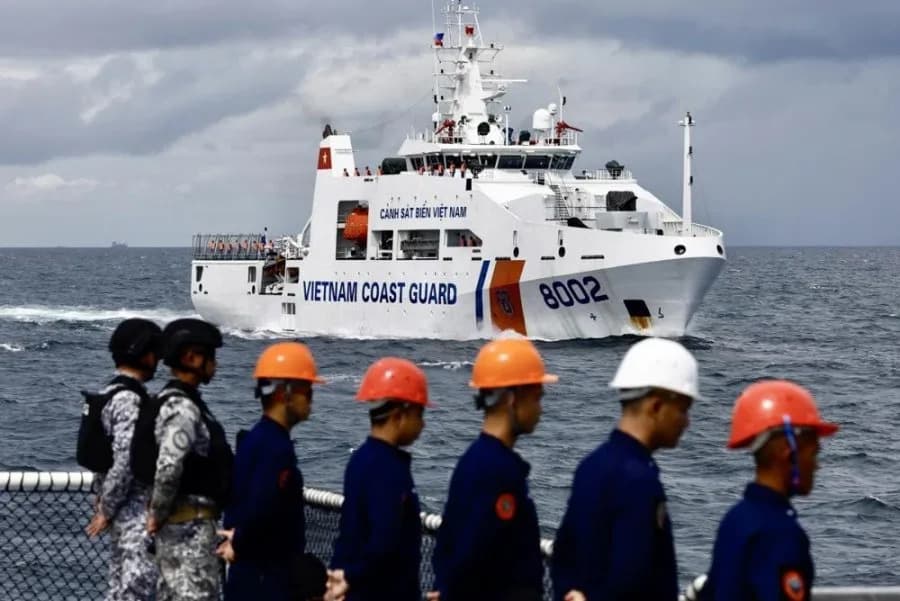 Vijetnam Pojačava Nasipanje Na Đá Nam (South Reef) — Oprezno Jačanje Prisustva U Spratlima