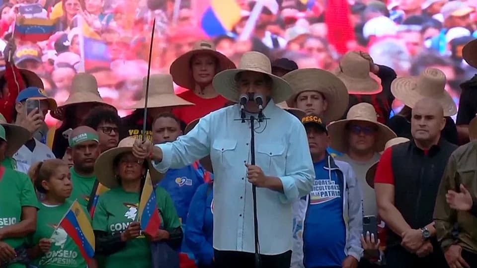 Maduro Peva i Drži Mač: "Spremni Smo Da Slomimo Zube Severnoameričkom Carstvu" Dok SAD Zaplenjuju Tanker