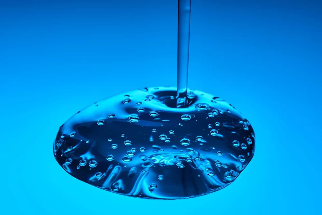 Hidrogelne „mikromašine“ koje stiskaju ćelije — novi lab‑on‑a‑chip za proučavanje tkiva i dijagnostiku