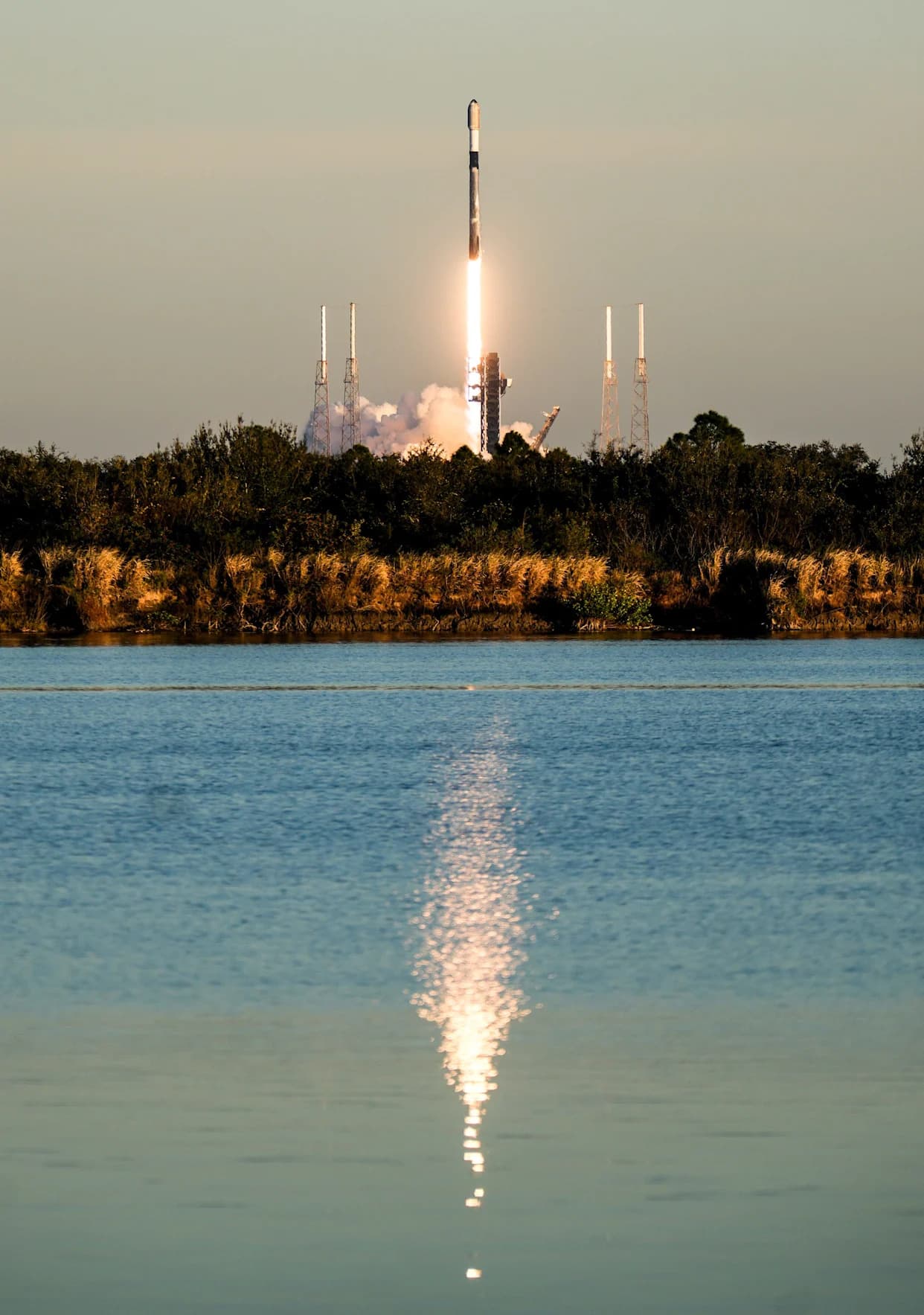 Moguća trostruka noć lansiranja na Floridi — SpaceX i ULA mogu izvesti 3 rakete za manje od 15 sati