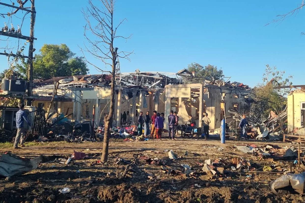 Vazdušni Napad Na Bolnicu U Rakhineu: Vojska Tvrdi Da Je Objekt Korišćen Kao Baza, Spasioci Prijavljuju Desetine Žrtava