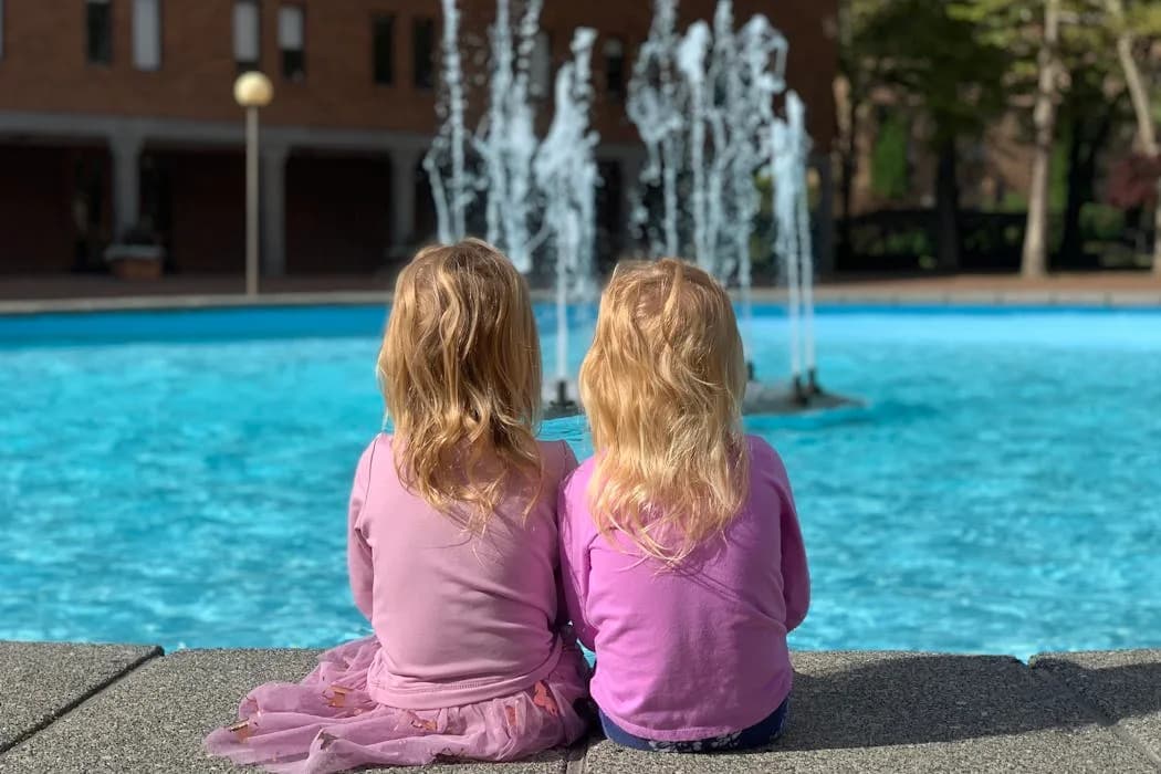 Blizanci su bili norma kod ranih primata — zašto smo danas obično jednogodišnje vrste