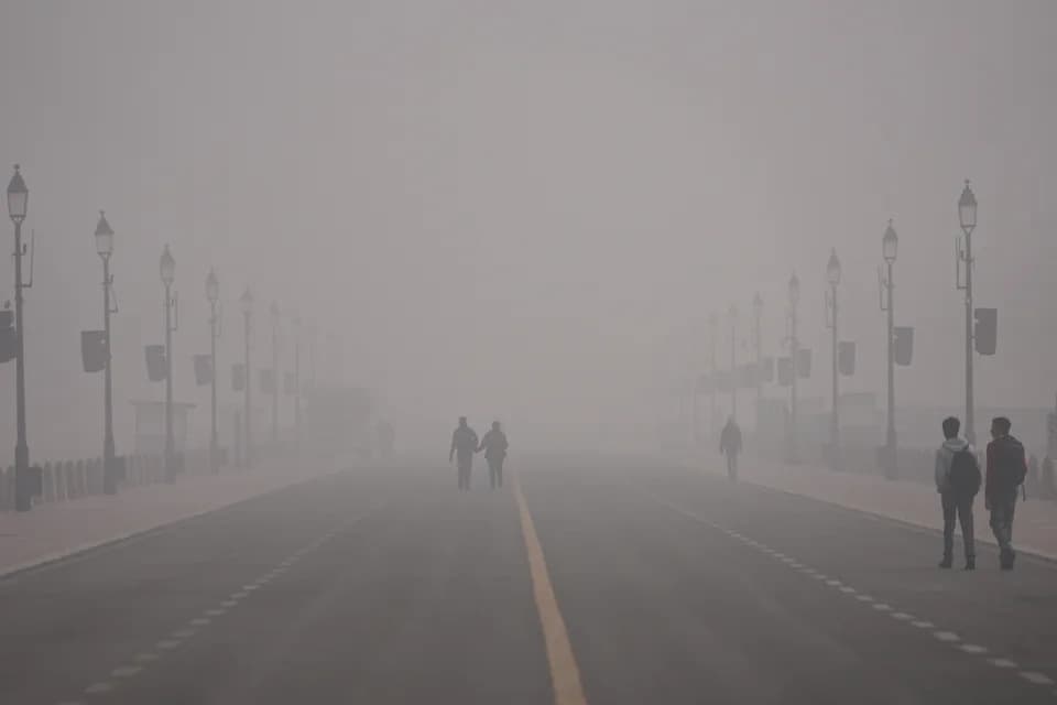 Toksični smog prekrio Nju Delhi — vazduh opasan, saobraćaj paralizovan