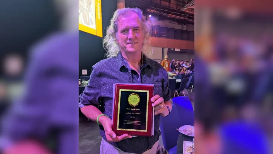 Paleontolog Andrew R. C. Milner Dobio Prestižnu Morris F. Skinner Nagradu Za Terenski Rad I Nastavu