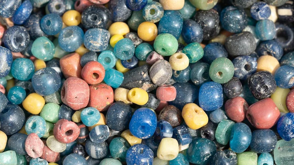 Otkrivena grobnica sa 270.769 perlica — moguća najveća zbirka perlica ikada