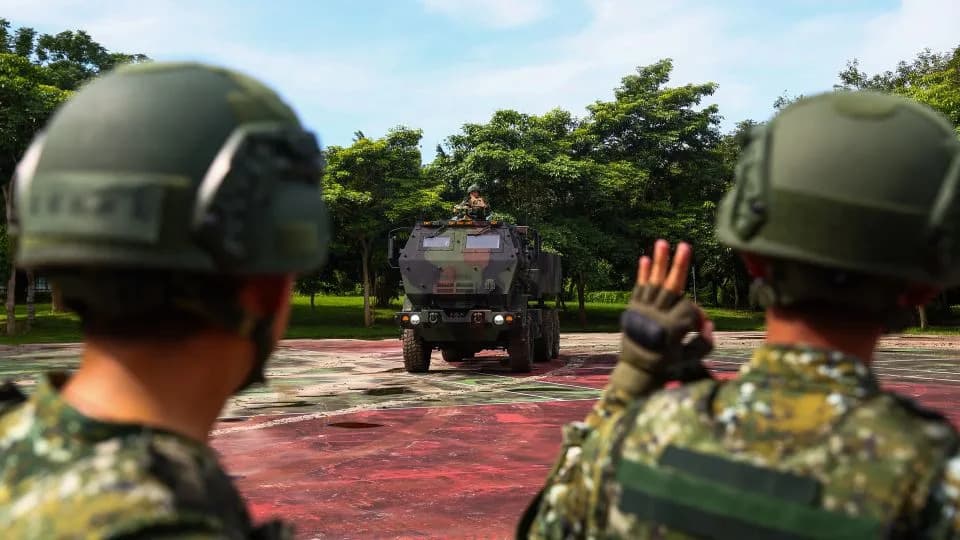 SAD I Tajvan Najavili Paket Oružja Vrijedan 11,1 Mlrd USD — HIMARS, Dronovi‑Samoubice I Haubice