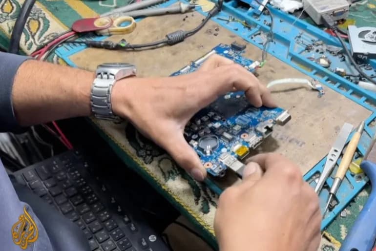 Kod Ruševina: Mladi Programeri Iz Gaze Održavaju Digitalni Svet Usred Razaranja