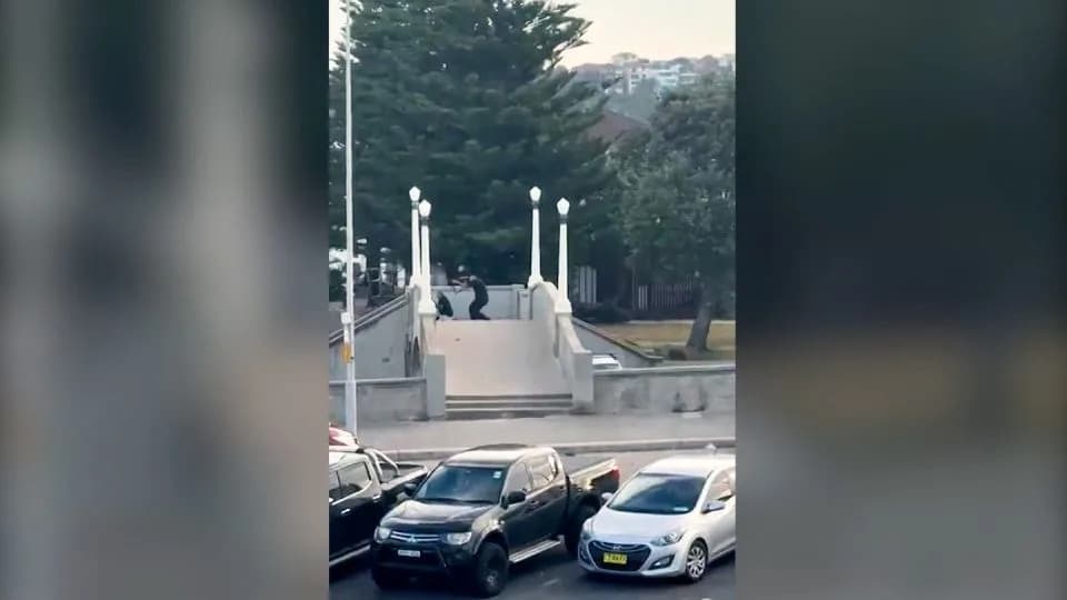 Detektiv Cesar Barraza Hvaljen Kao Heroj Nakon Napada Na Bondi — Snimci Pokazuju Kako Je Masakr Zaustavljen