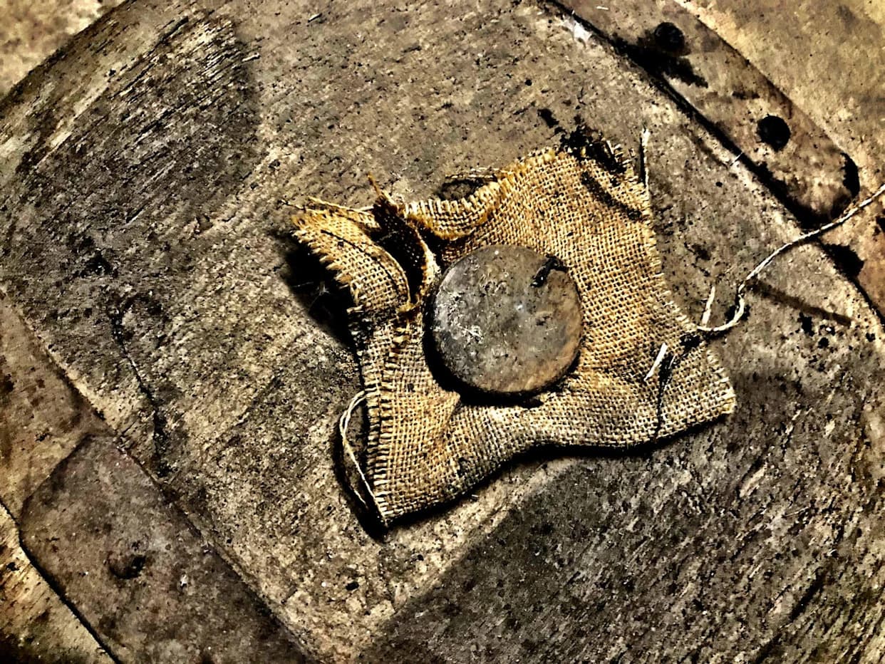 Pronađen Retki Olovni Medaljon Sa Menorom Ispod Hramovne Gore u Jerusalimu