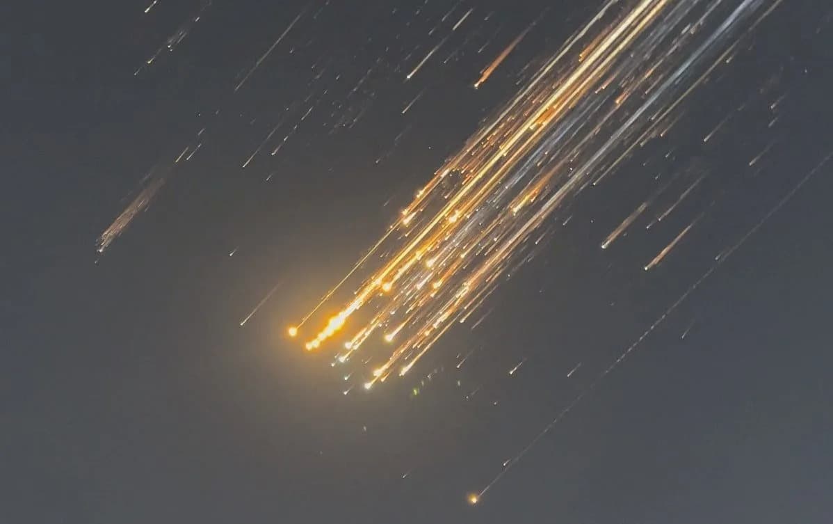 Pilot proglasio „Mejdej“ nakon eksplozije SpaceX Starshipa koja je raspršila krhotine nad Karibima