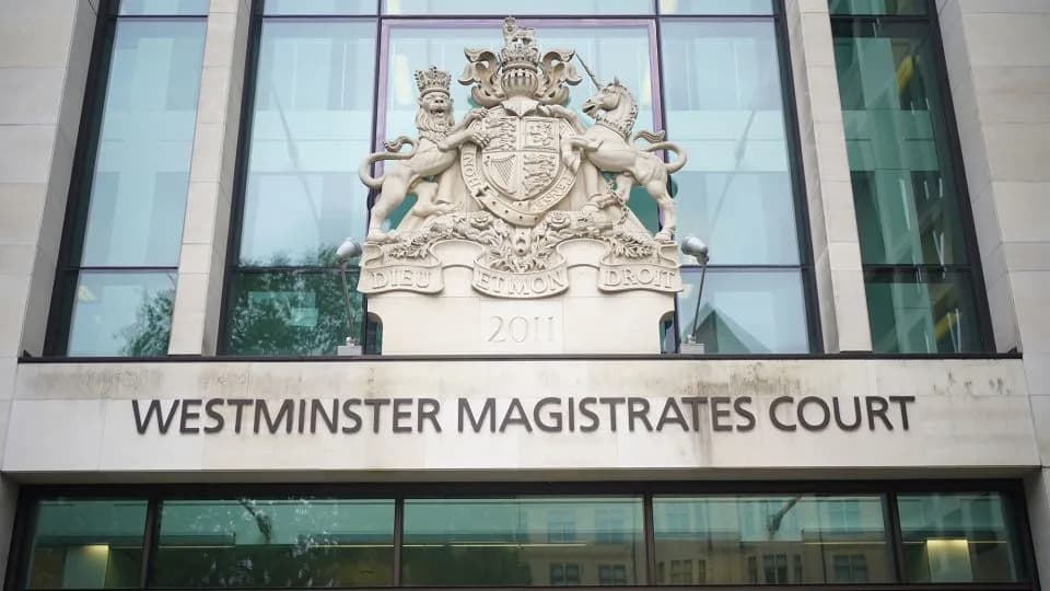 Britanija Uvodi 'Brze' Sudove Bez Porote Za Dela Do 3 Godine — Kontroverza Oko Drevnog Prava