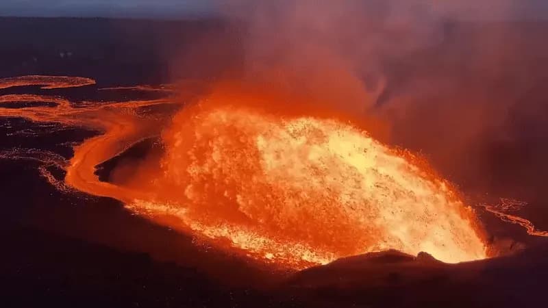 Spektakularna Erupcija Kīlauea: Fontana Lave Dosegla 1.400 Stopa, Pepeljasti Stub 20.000 Stopa