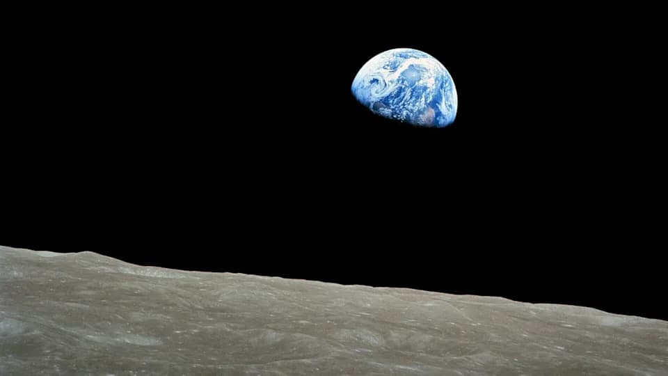Kako je Apollo 8 „spasio“ 1968. — Može Li Artemis 2 Ponovo Inspirisati Svet 2026.?