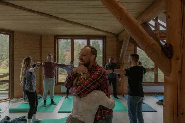 Gubici i smeh u Karpatima: RePower pomaže ukrajinskim ratnim medicinarima da se oporave